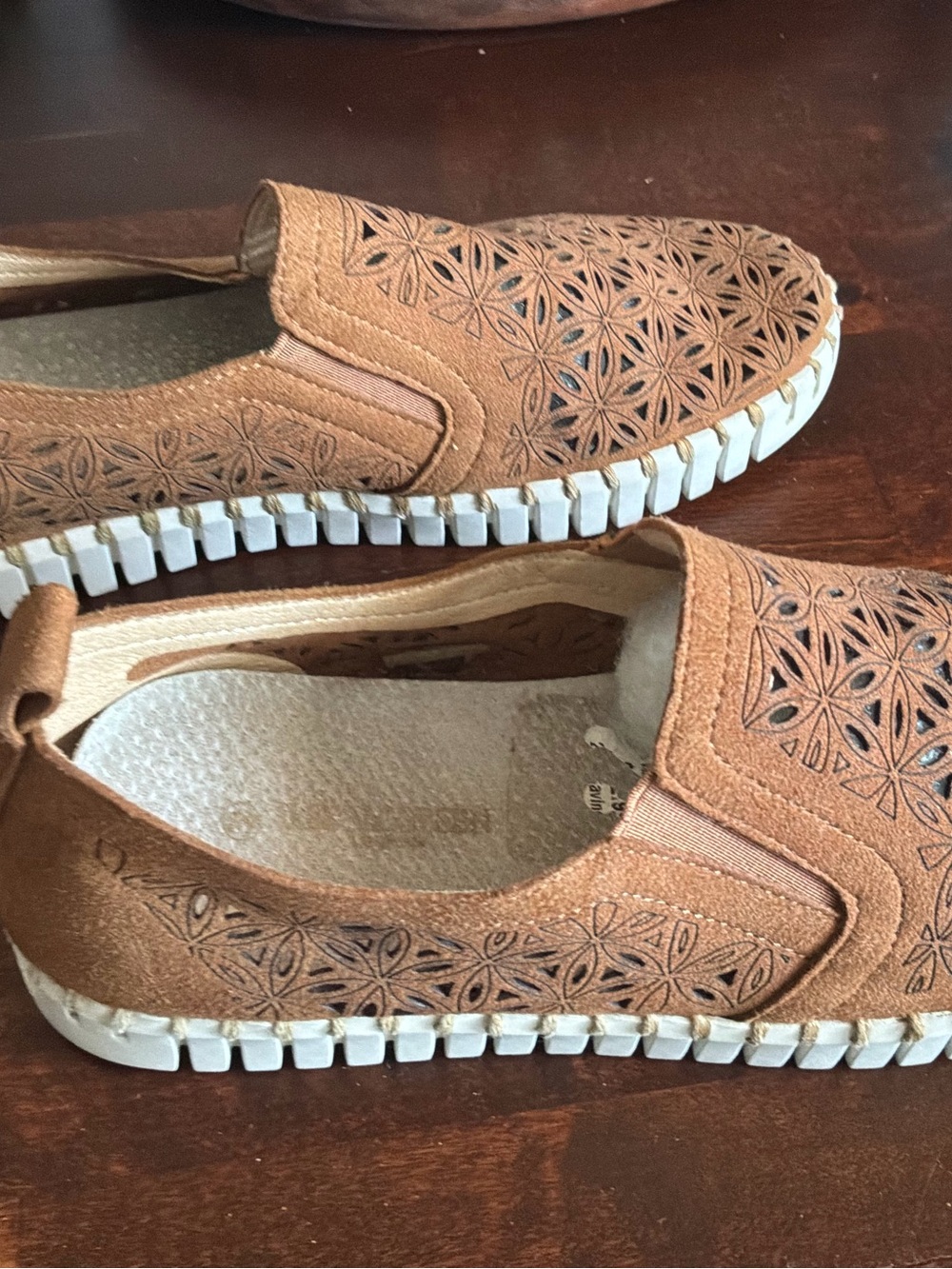 Women's Casual Slip-On Laser-Cut Loafers - Tan